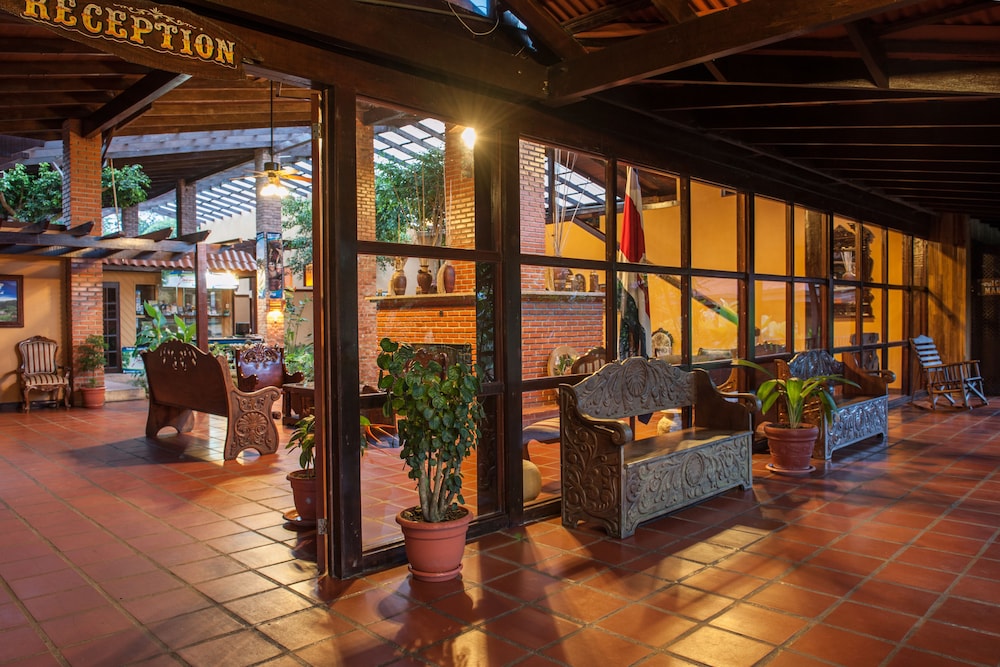 hotel arenal lodge