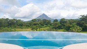 hotel arenal lodge