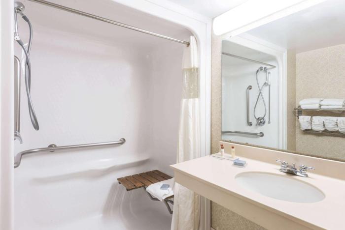 wingate by wyndham indianapolis airport rockville rd