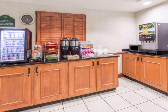 wingate by wyndham indianapolis airport rockville rd