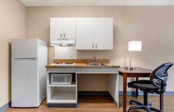 extended stay america suites indianapolis airport w southern