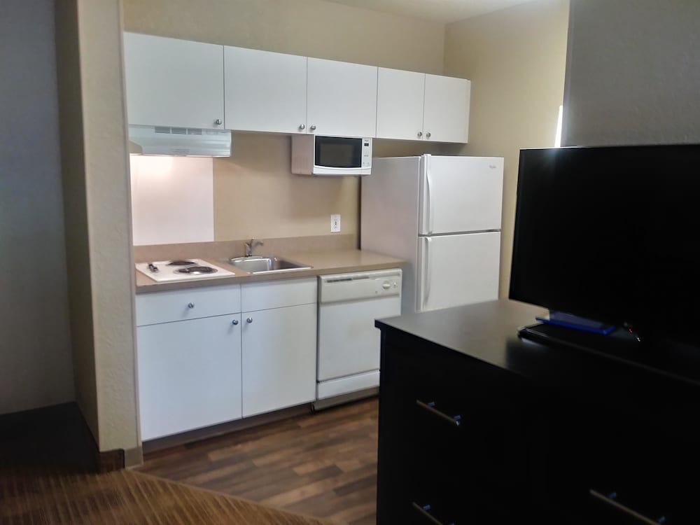 extended stay america suites indianapolis airport w southern