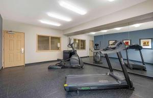 extended stay america suites indianapolis airport w southern