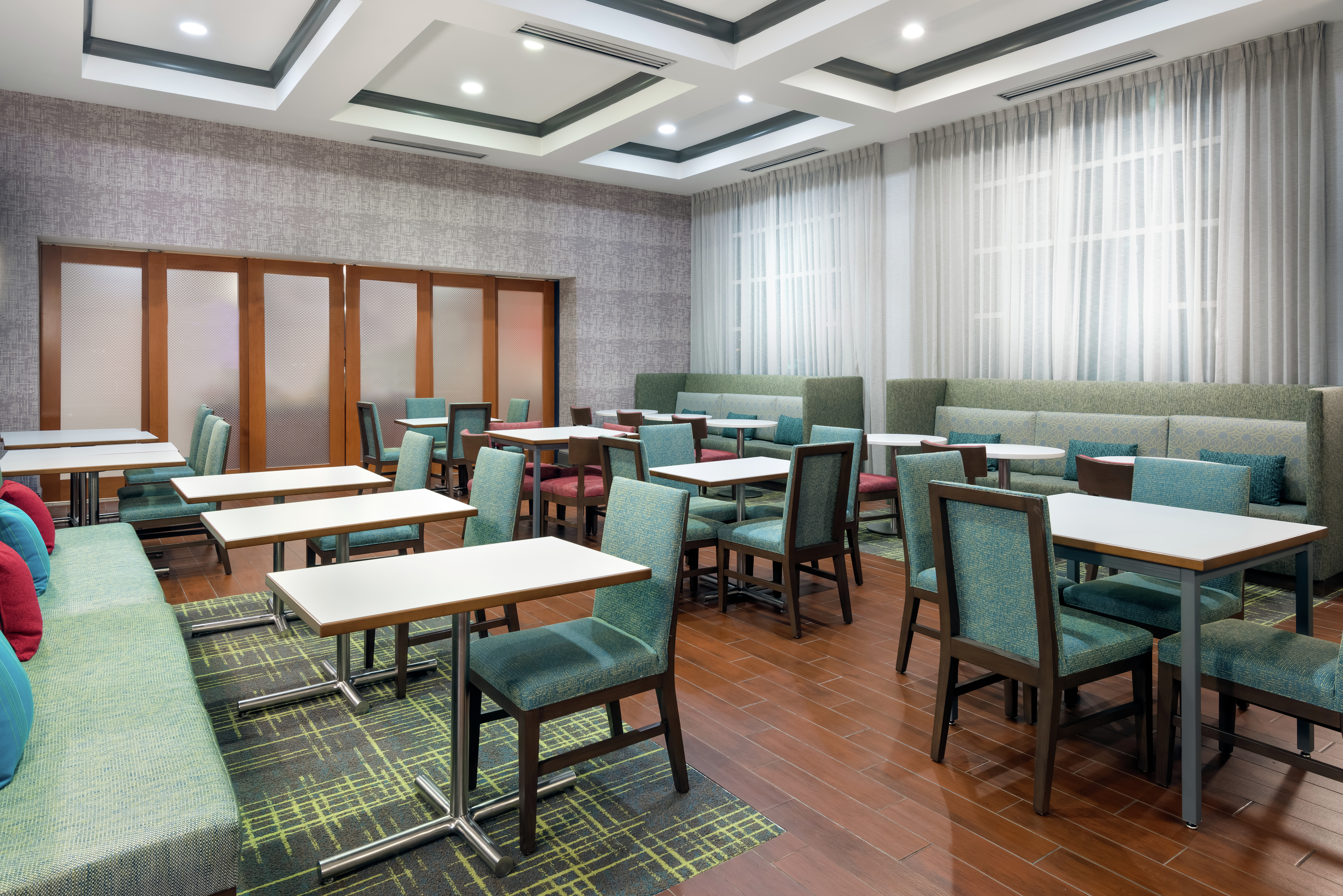 hampton inn and suites orlando airport gateway village