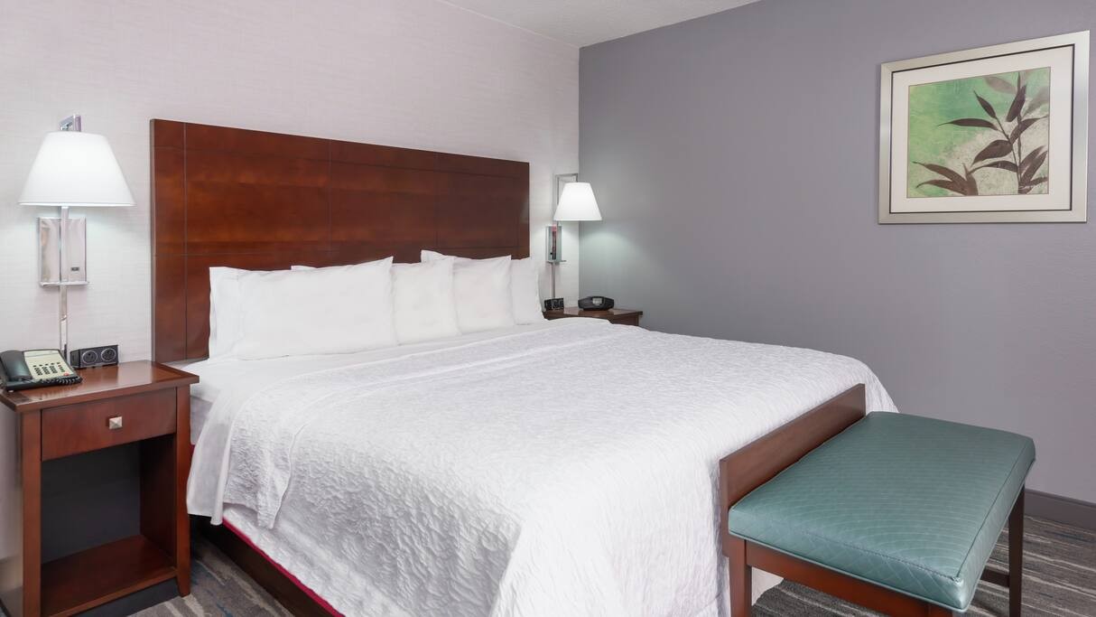 hampton inn and suites orlando airport gateway village