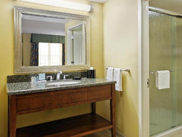 hampton inn and suites orlando airport gateway village