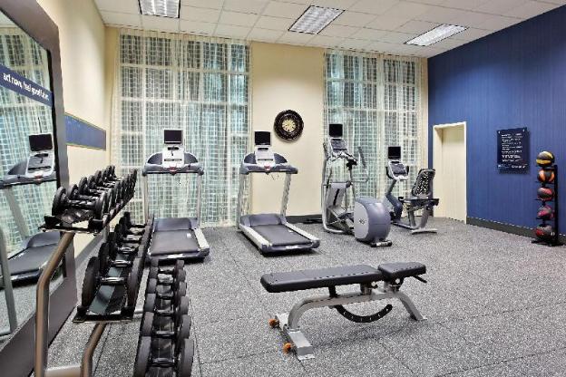 hampton inn and suites orlando airport gateway village