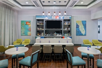 hampton inn and suites orlando airport gateway village