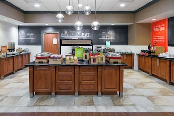 hampton inn and suites orlando airport gateway village