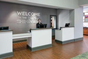 hampton inn and suites orlando airport gateway village