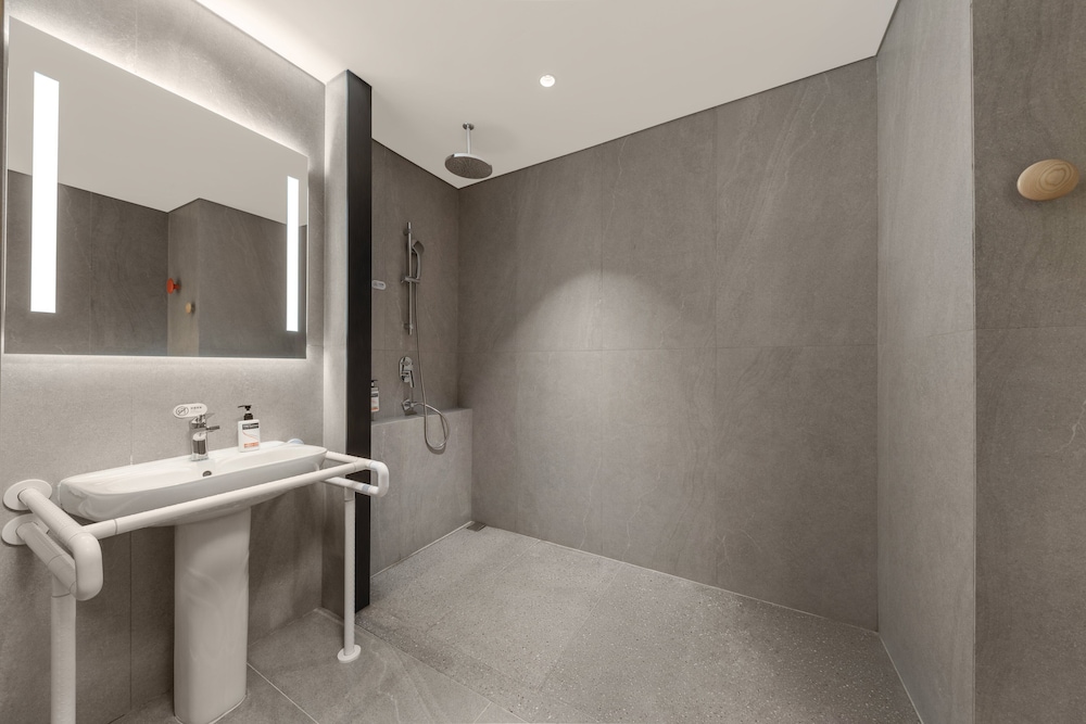 holiday inn express jiangmen yinhu bay an ihg hotel