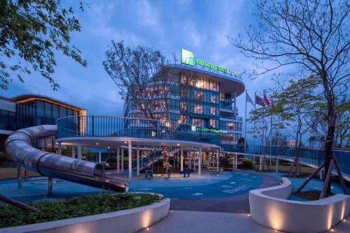 holiday inn express jiangmen yinhu bay an ihg hotel