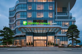 holiday inn express jiangmen yinhu bay an ihg hotel
