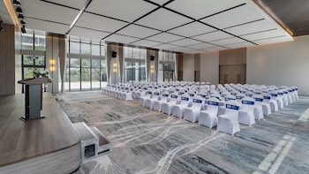 holiday inn express jiangmen yinhu bay an ihg hotel