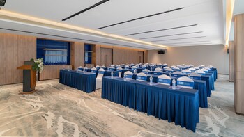 holiday inn express jiangmen yinhu bay an ihg hotel