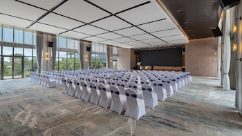 holiday inn express jiangmen yinhu bay an ihg hotel