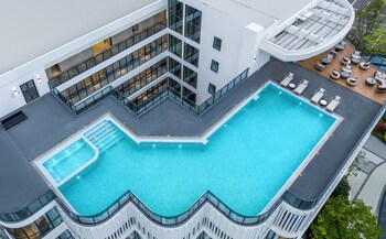 Holiday Inn Express Jiangmen Yinhu Bay, An Ihg Hotel,,3 star