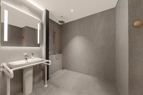 holiday inn express jiangmen yinhu bay an ihg hotel