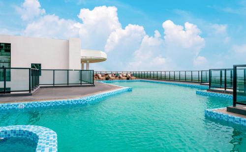 holiday inn express jiangmen yinhu bay an ihg hotel