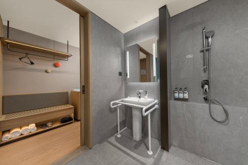 holiday inn express jiangmen yinhu bay an ihg hotel