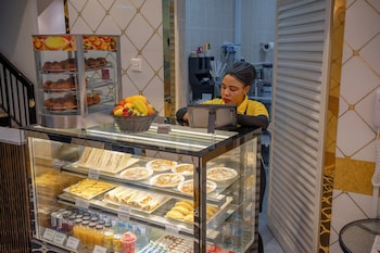 al karnak hotel branch