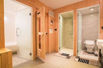 voque hotel and serviced residence sukhumvit 51