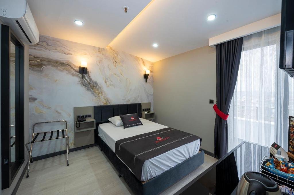intercity airport hotel