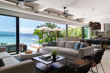kerem luxury beachfront villas