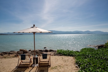 kerem luxury beachfront villas