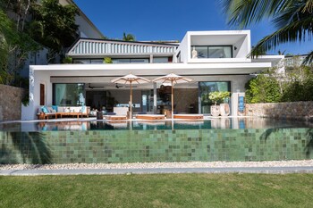 kerem luxury beachfront villas