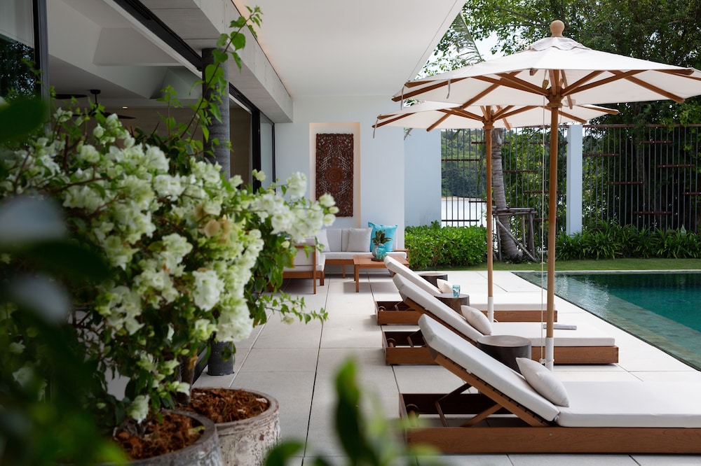 kerem luxury beachfront villas