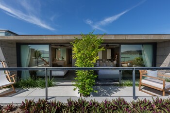 kerem luxury beachfront villas