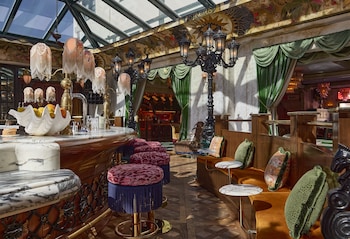 lafayette hotel and club