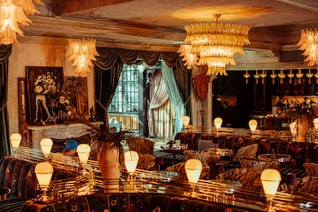 lafayette hotel and club