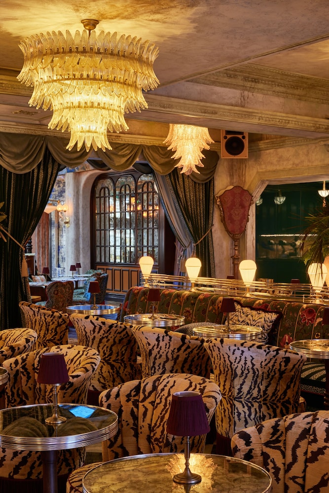 lafayette hotel and club