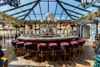 lafayette hotel and club