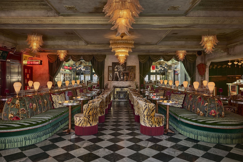 lafayette hotel and club