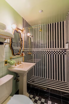 lafayette hotel and club