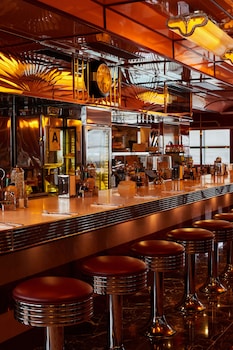 lafayette hotel and club