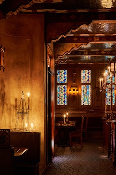 lafayette hotel and club