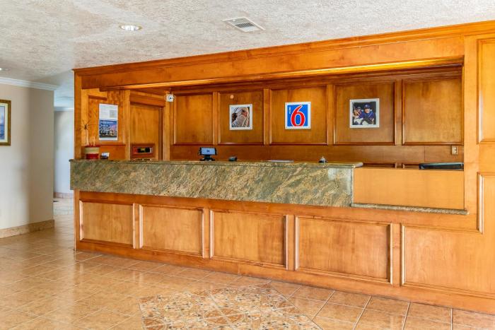 motel 6 alvin tx