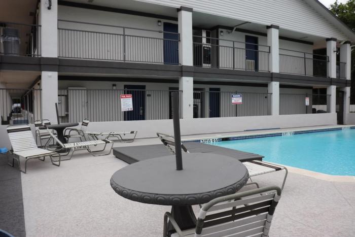 motel 6 alvin tx