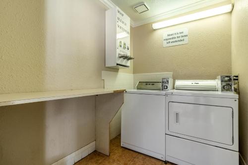 motel 6 alvin tx