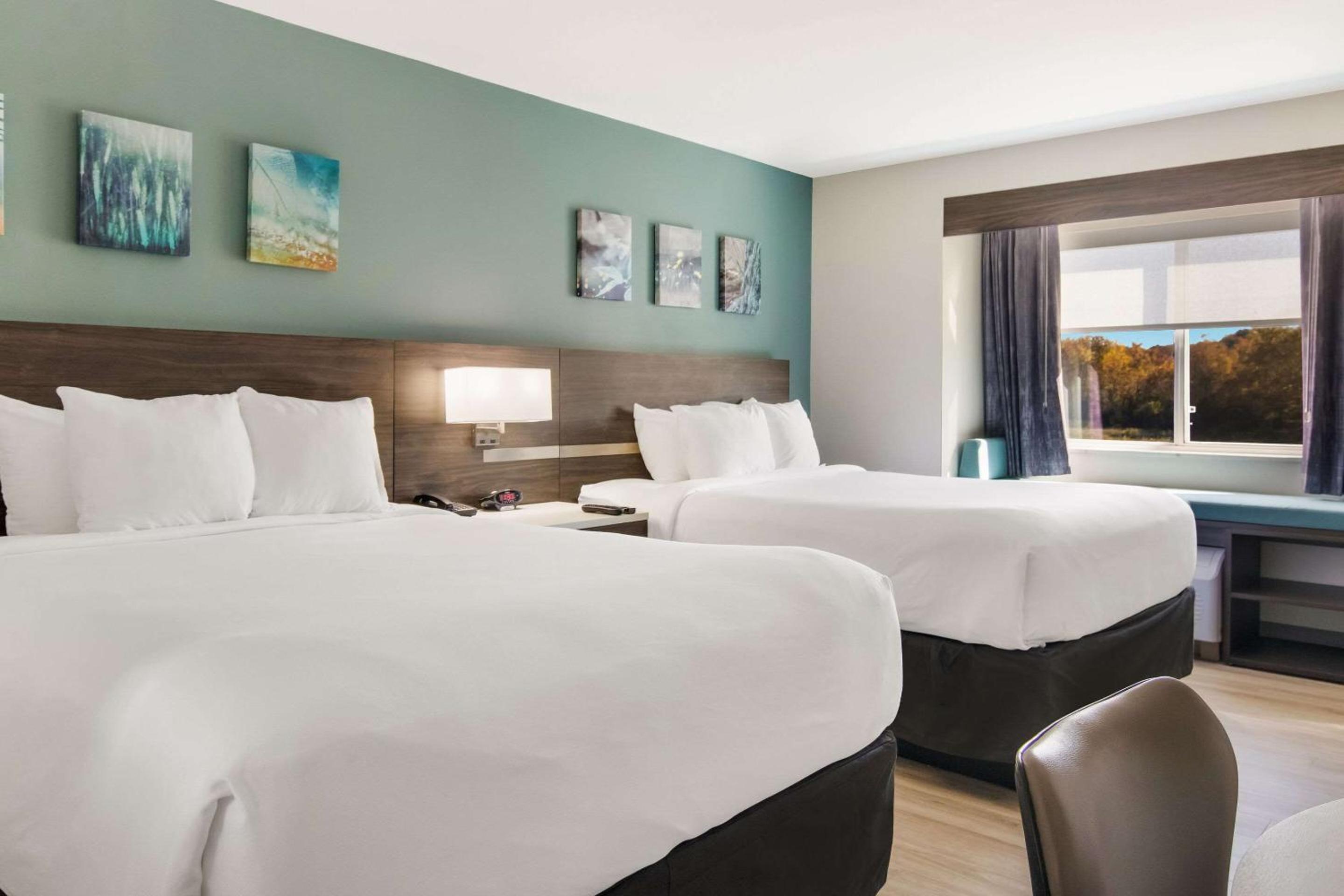 spark by hilton clarion