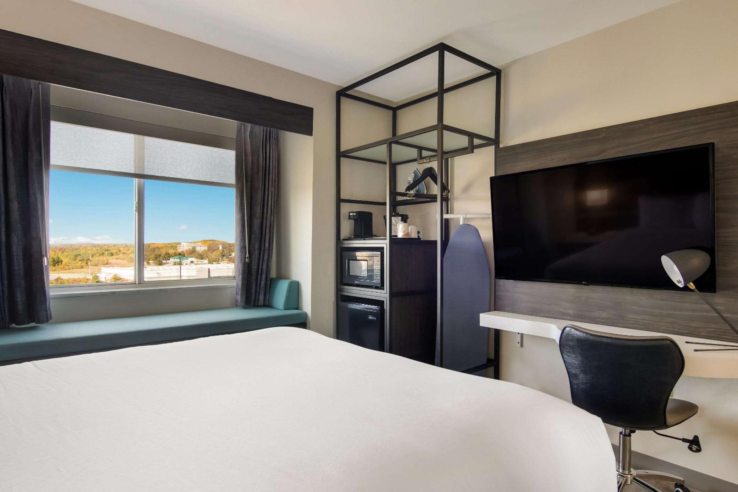 spark by hilton clarion