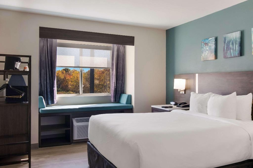 spark by hilton clarion