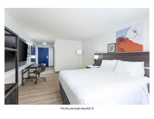 spark by hilton clarion
