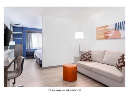 spark by hilton clarion
