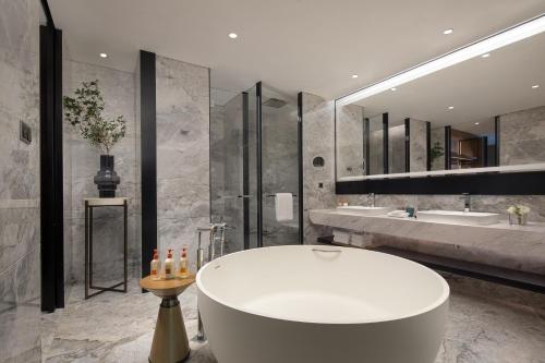 crowne plaza chaozhou riverside an ihg hotel