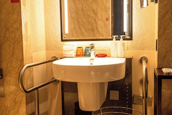 Hualuxe Beijing Xinan,,4 star